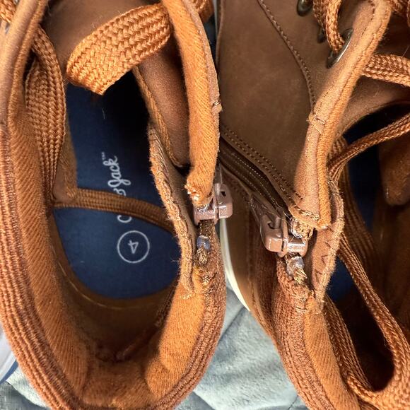 Boys size 4 youth shoe bundle of 3 - Picture 5 of 6